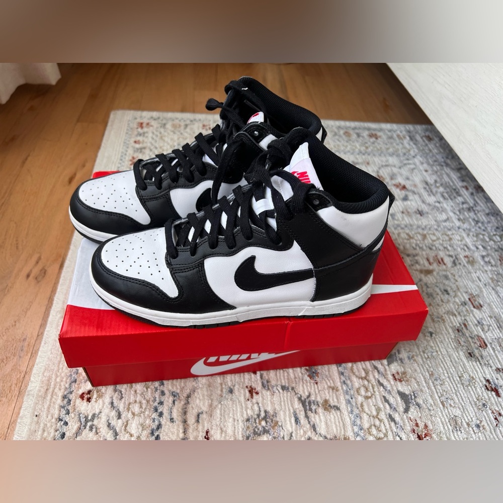 Nike Women’s Dunk High top panda dunks size 8 sneakers